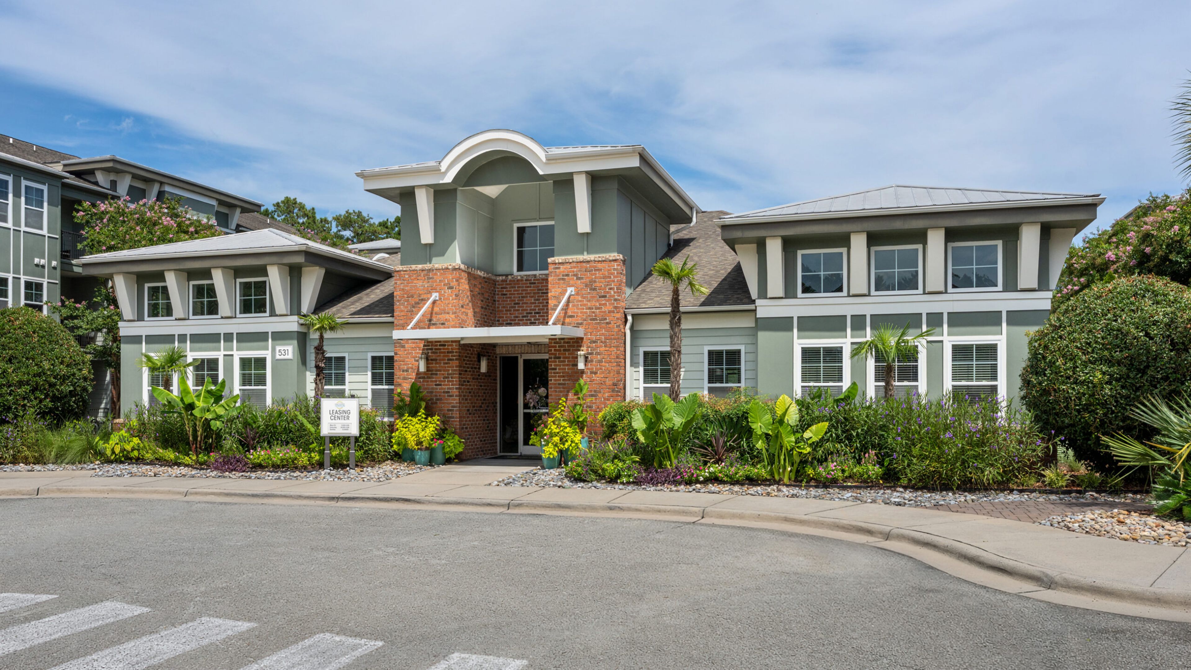 Hawthorne at the Station resident clubhouse amenity with seating area and beautiful finishes