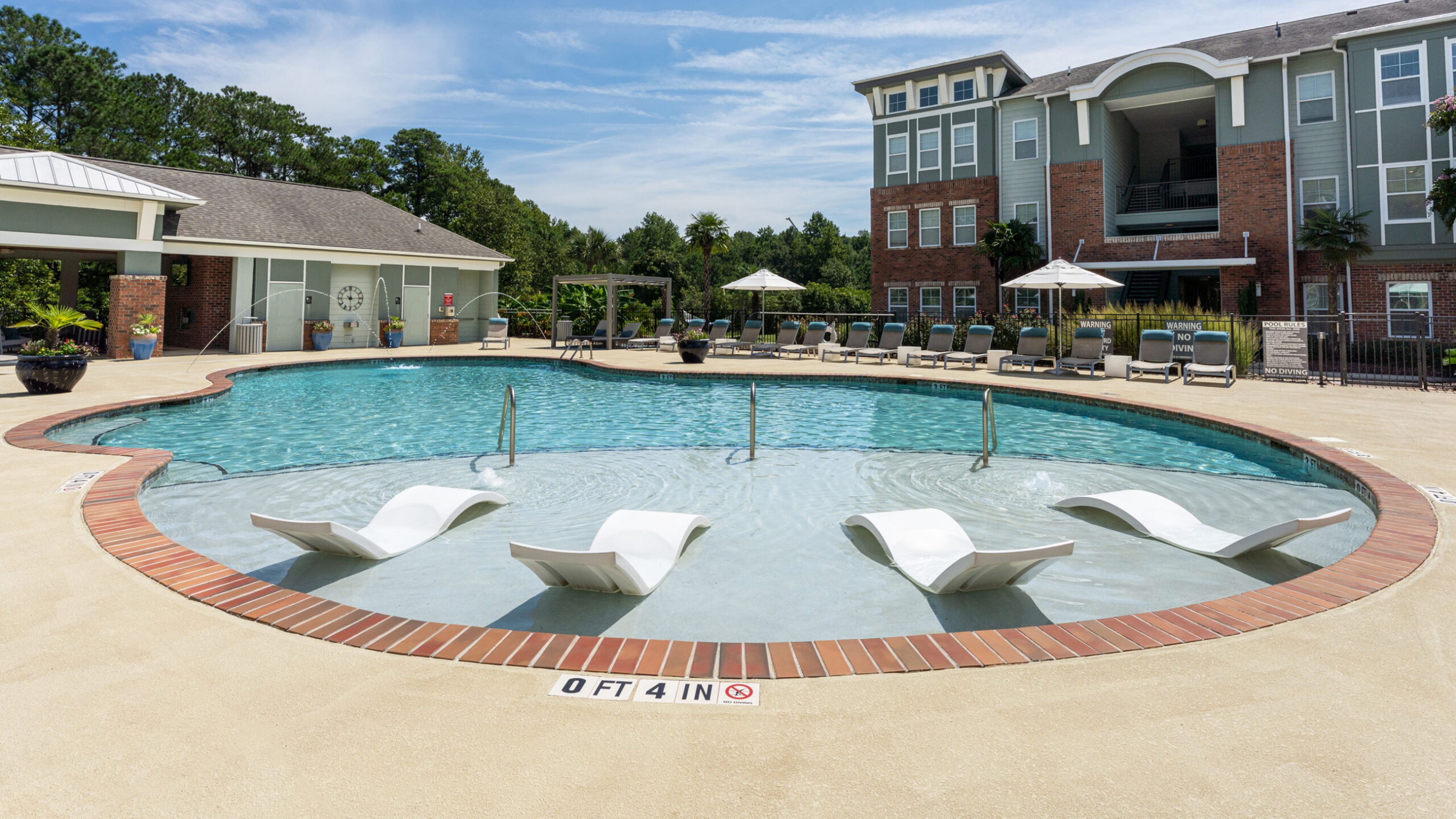 Hawthorne at the Station resident clubhouse amenity with seating area and beautiful finishes